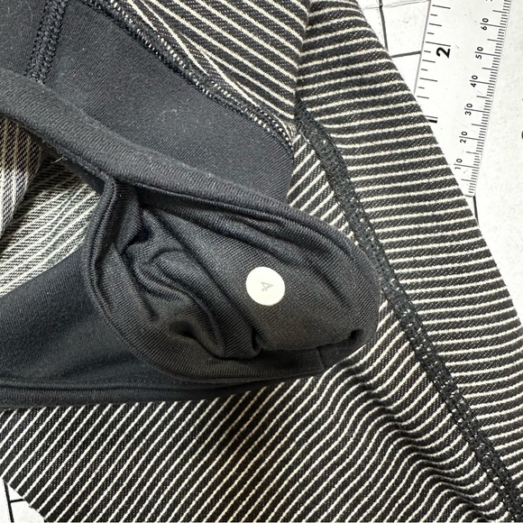 Lululemon sz 4 striped cropped leggings A18 - Picture 5 of 5